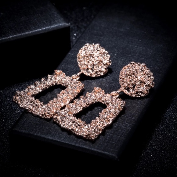 ⚜️[𝟯/$𝟮𝟴]⚜️Big Rose Gold Quad Earrings NEW - Picture 3 of 7